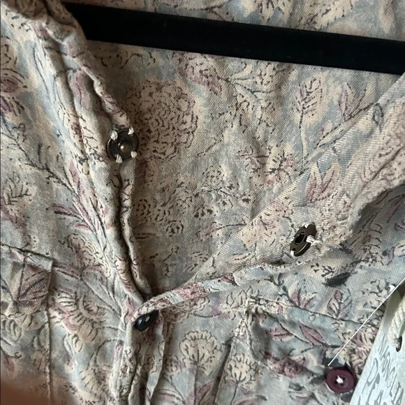 Magnolia Pearl Women's Patterned Button-Down Shirt - Picture 6 of 8